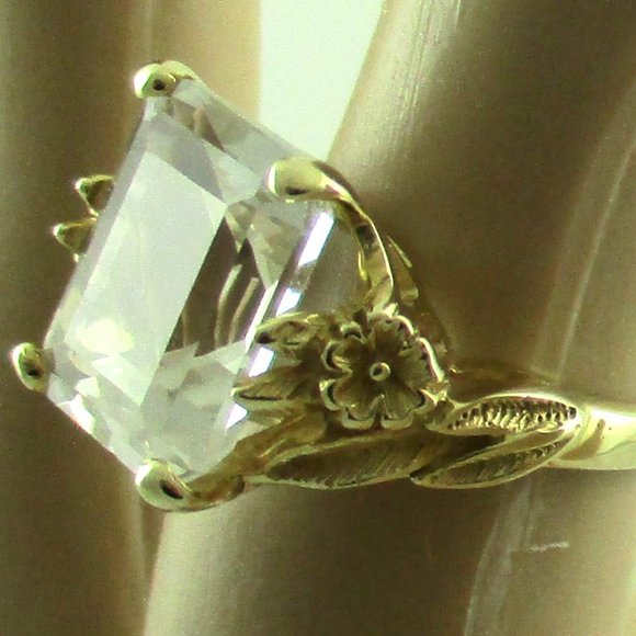 14K Yellow Gold White Quartz Ring - Size 5 - Picture 7 of 13